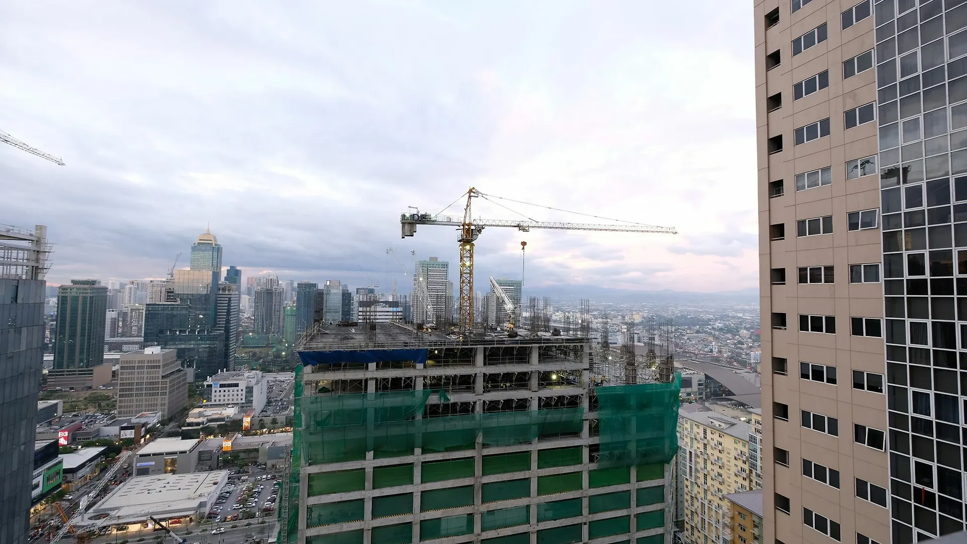 Infinity Tower Bgc By Stayhome Asia Philippines