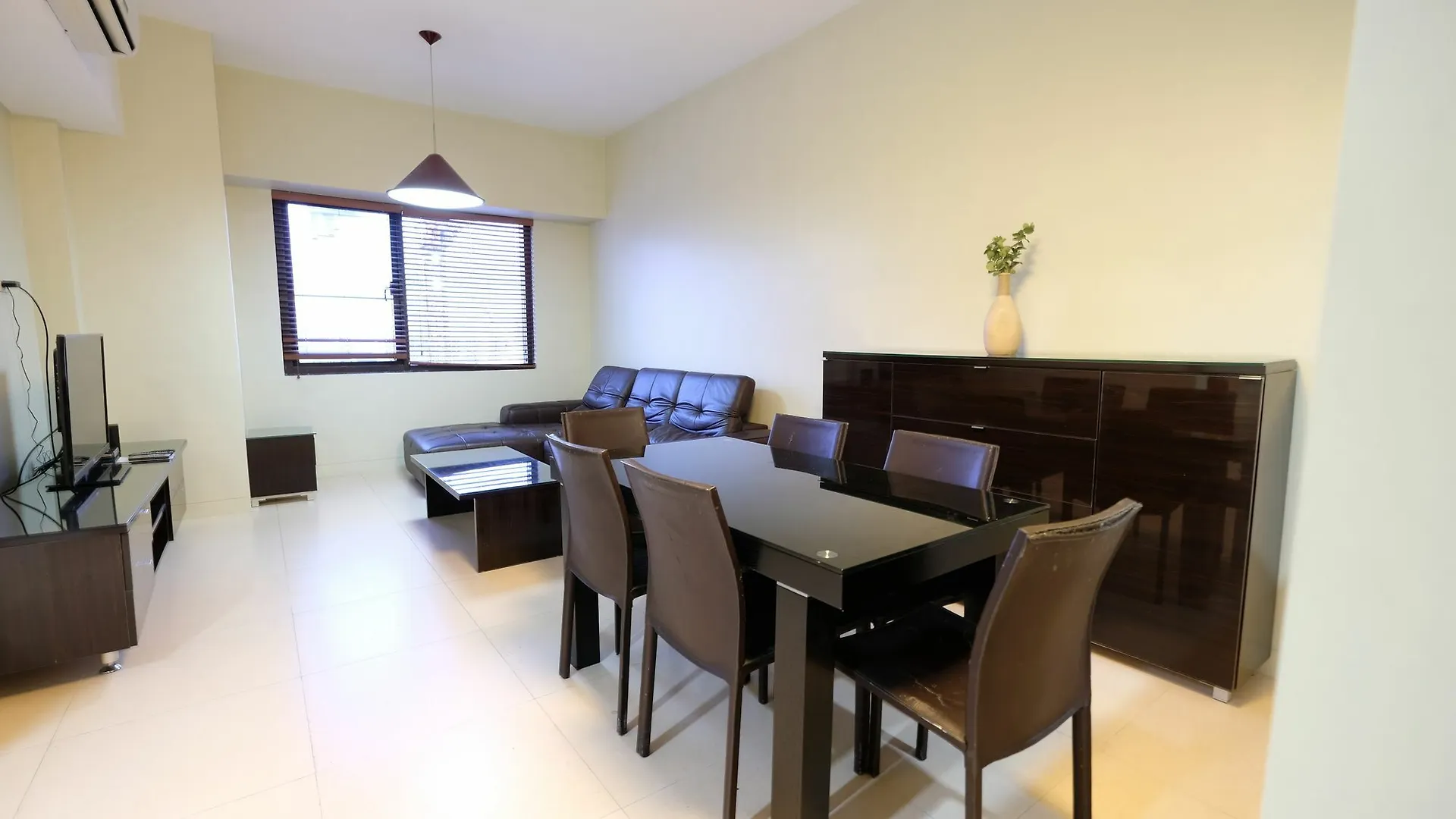 Infinity Tower Bgc By Stayhome Asia 0*, Taguig Philippines