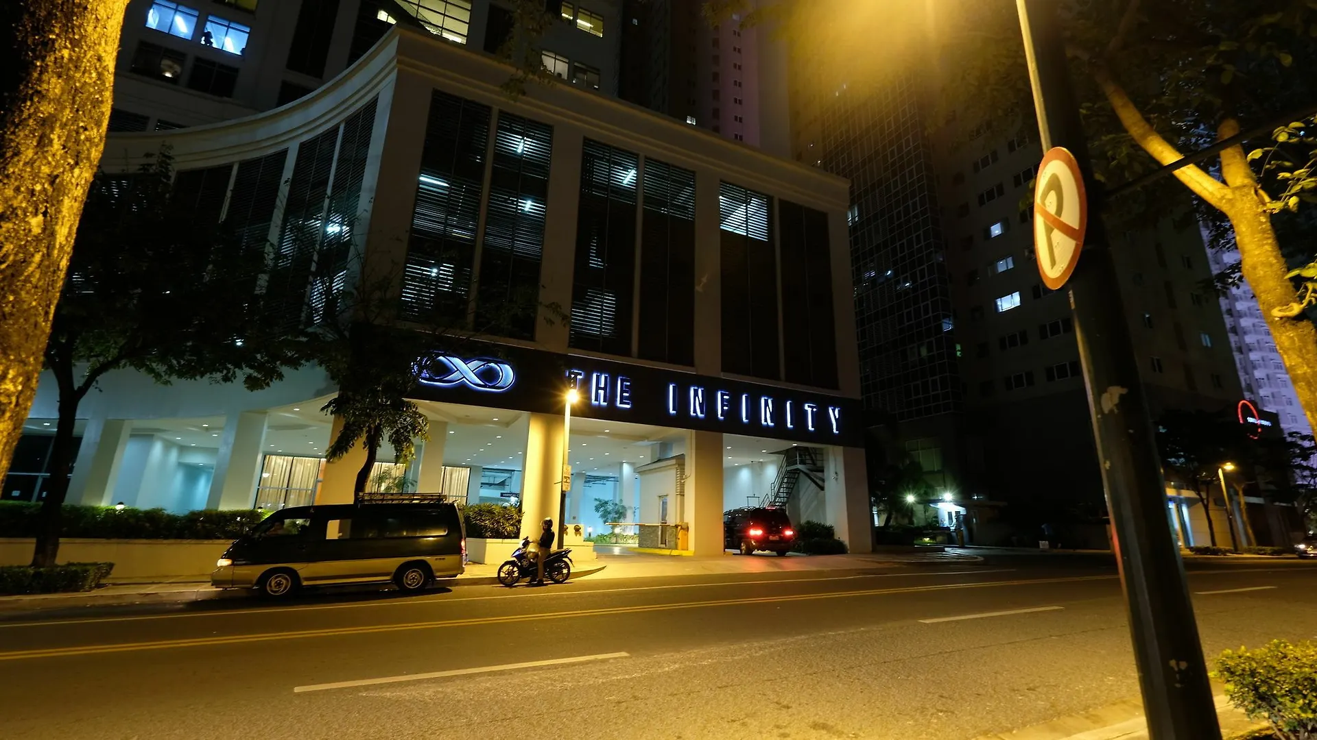 Infinity Tower Bgc By Stayhome Asia location